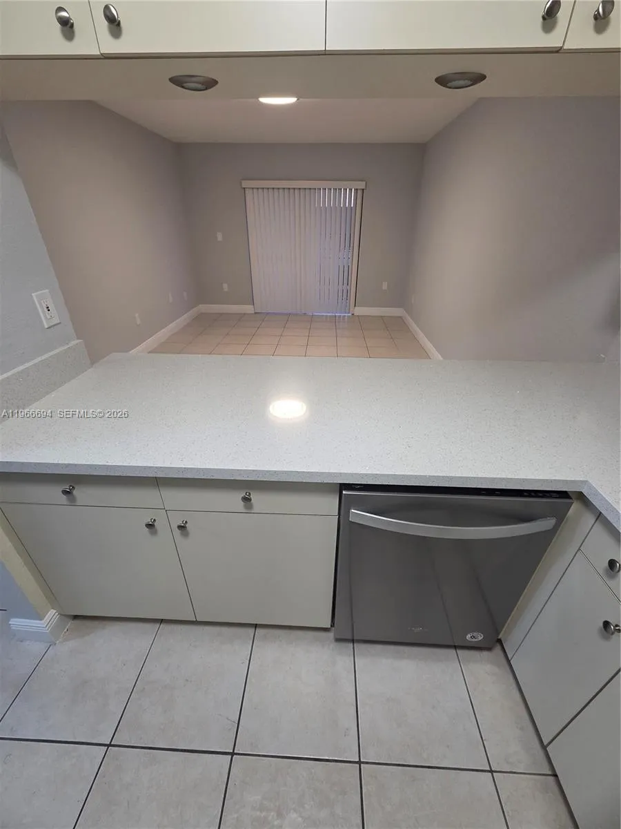 8425 Nw 8th St 304, Miami, Florida 33126, Miami, Florida 33126, 2 Bedrooms Bedrooms, ,2 BathroomsBathrooms,Residential Lease,For Rent,8425 Nw 8th St 304, Miami, Florida 33126,A11966694