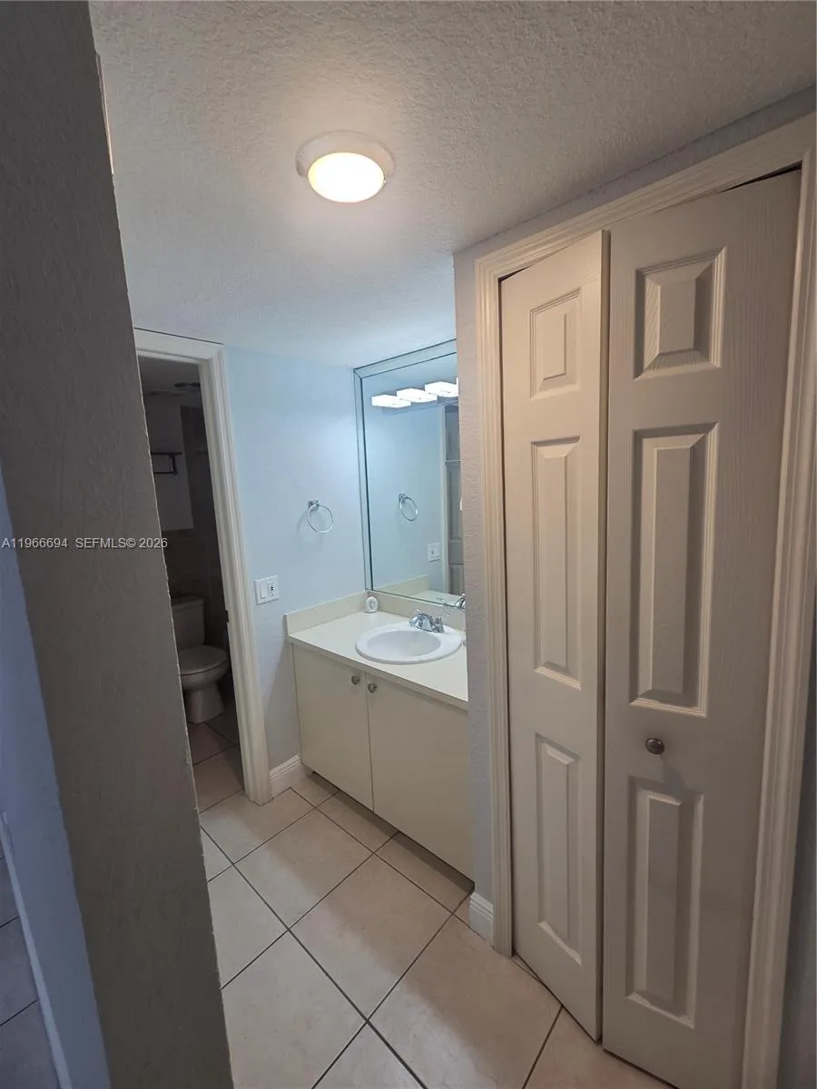 8425 Nw 8th St 304, Miami, Florida 33126, Miami, Florida 33126, 2 Bedrooms Bedrooms, ,2 BathroomsBathrooms,Residential Lease,For Rent,8425 Nw 8th St 304, Miami, Florida 33126,A11966694