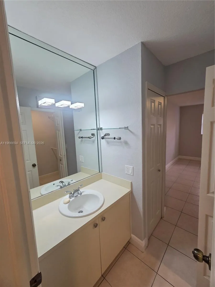 8425 Nw 8th St 304, Miami, Florida 33126, Miami, Florida 33126, 2 Bedrooms Bedrooms, ,2 BathroomsBathrooms,Residential Lease,For Rent,8425 Nw 8th St 304, Miami, Florida 33126,A11966694