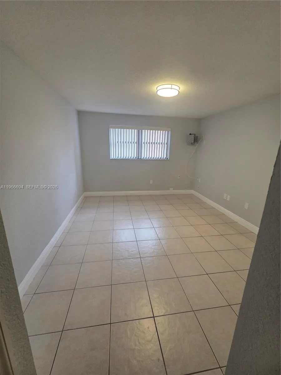 8425 Nw 8th St 304, Miami, Florida 33126, Miami, Florida 33126, 2 Bedrooms Bedrooms, ,2 BathroomsBathrooms,Residential Lease,For Rent,8425 Nw 8th St 304, Miami, Florida 33126,A11966694