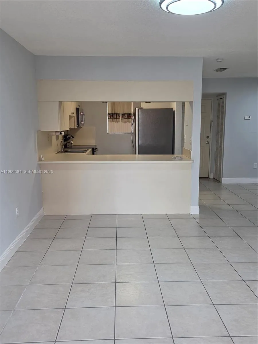 8425 Nw 8th St 304, Miami, Florida 33126, Miami, Florida 33126, 2 Bedrooms Bedrooms, ,2 BathroomsBathrooms,Residential Lease,For Rent,8425 Nw 8th St 304, Miami, Florida 33126,A11966694