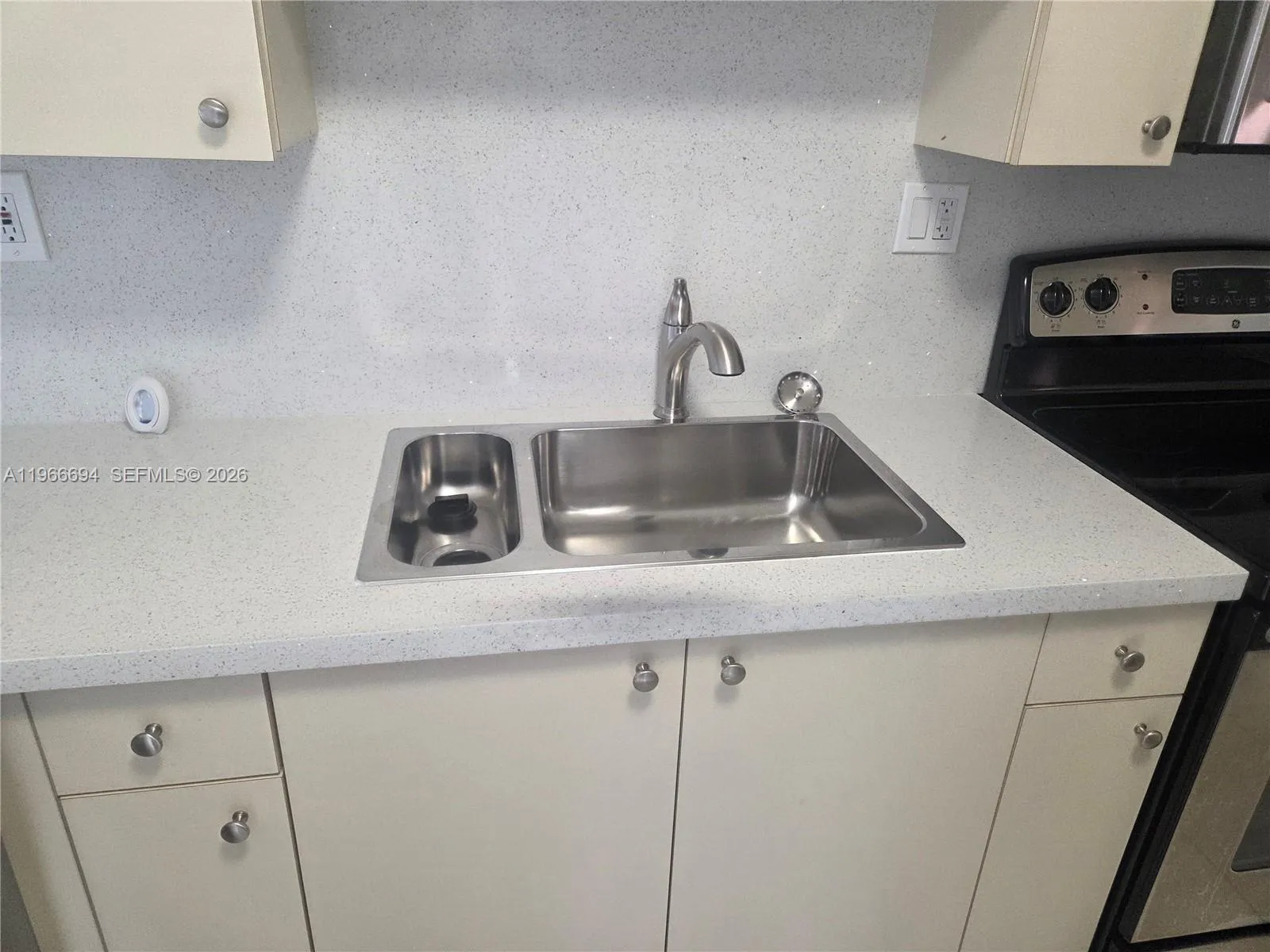 8425 Nw 8th St 304, Miami, Florida 33126, Miami, Florida 33126, 2 Bedrooms Bedrooms, ,2 BathroomsBathrooms,Residential Lease,For Rent,8425 Nw 8th St 304, Miami, Florida 33126,A11966694
