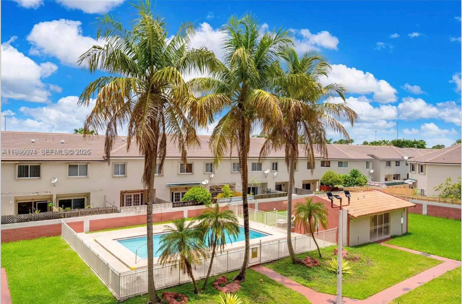 8425 Nw 8th St 304, Miami, Florida 33126, Miami, Florida 33126, 2 Bedrooms Bedrooms, ,2 BathroomsBathrooms,Residential Lease,For Rent,8425 Nw 8th St 304, Miami, Florida 33126,A11966694
