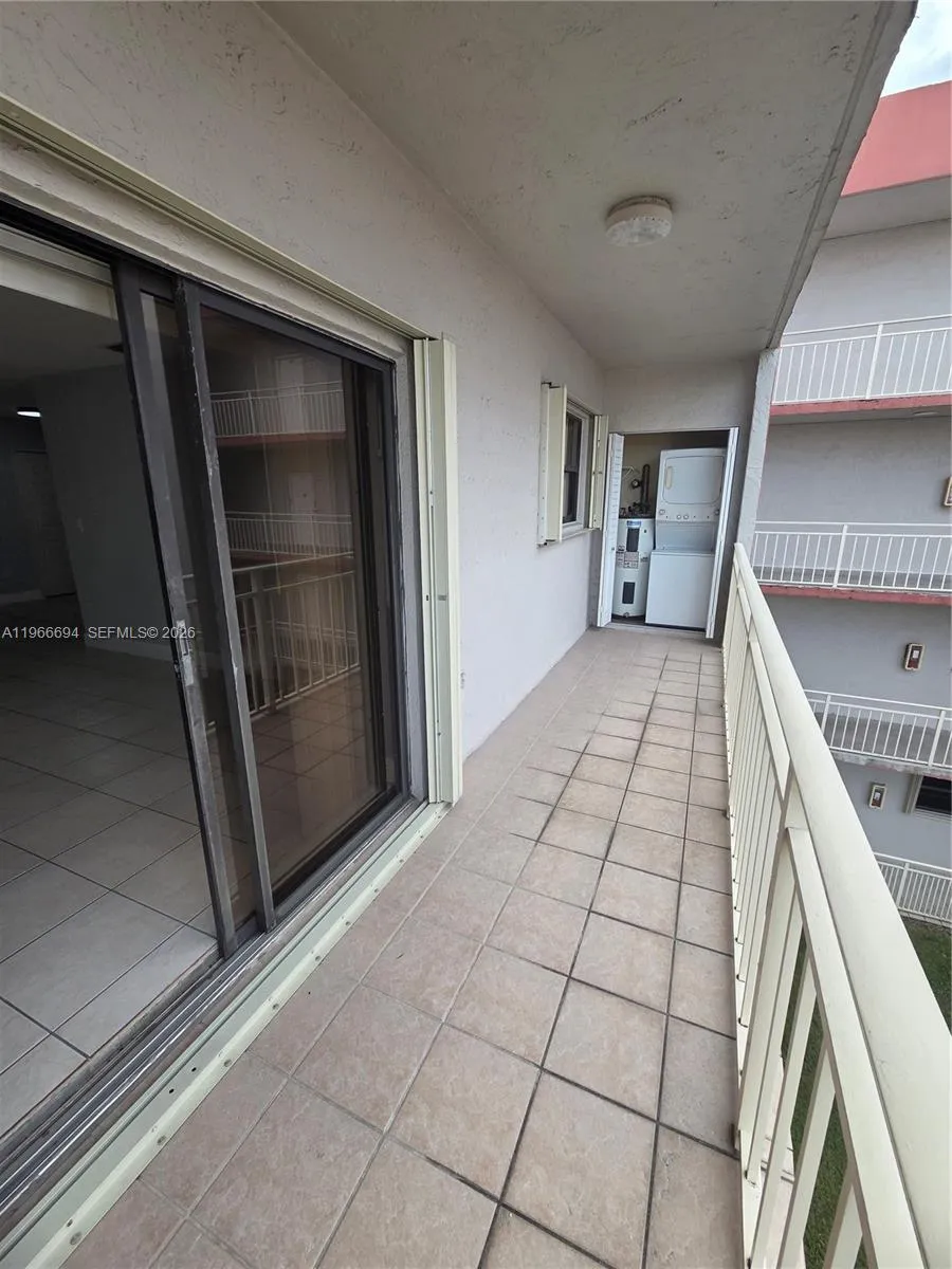 8425 Nw 8th St 304, Miami, Florida 33126, Miami, Florida 33126, 2 Bedrooms Bedrooms, ,2 BathroomsBathrooms,Residential Lease,For Rent,8425 Nw 8th St 304, Miami, Florida 33126,A11966694