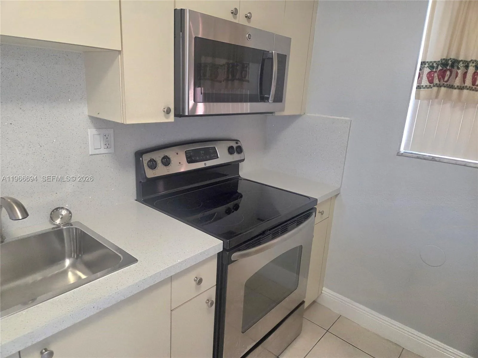 8425 Nw 8th St 304, Miami, Florida 33126, Miami, Florida 33126, 2 Bedrooms Bedrooms, ,2 BathroomsBathrooms,Residential Lease,For Rent,8425 Nw 8th St 304, Miami, Florida 33126,A11966694