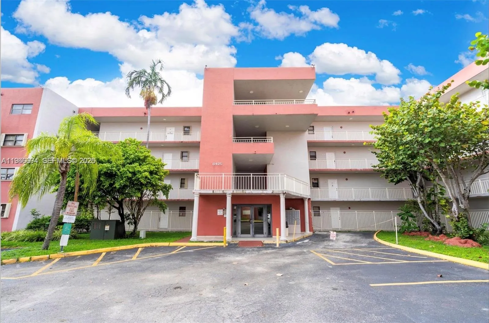 8425 Nw 8th St 304, Miami, Florida 33126, Miami, Florida 33126, 2 Bedrooms Bedrooms, ,2 BathroomsBathrooms,Residential Lease,For Rent,8425 Nw 8th St 304, Miami, Florida 33126,A11966694