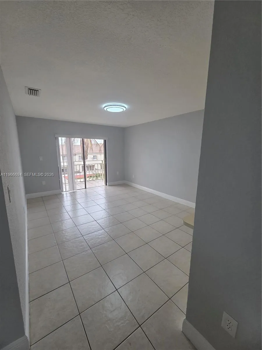8425 Nw 8th St 304, Miami, Florida 33126, Miami, Florida 33126, 2 Bedrooms Bedrooms, ,2 BathroomsBathrooms,Residential Lease,For Rent,8425 Nw 8th St 304, Miami, Florida 33126,A11966694