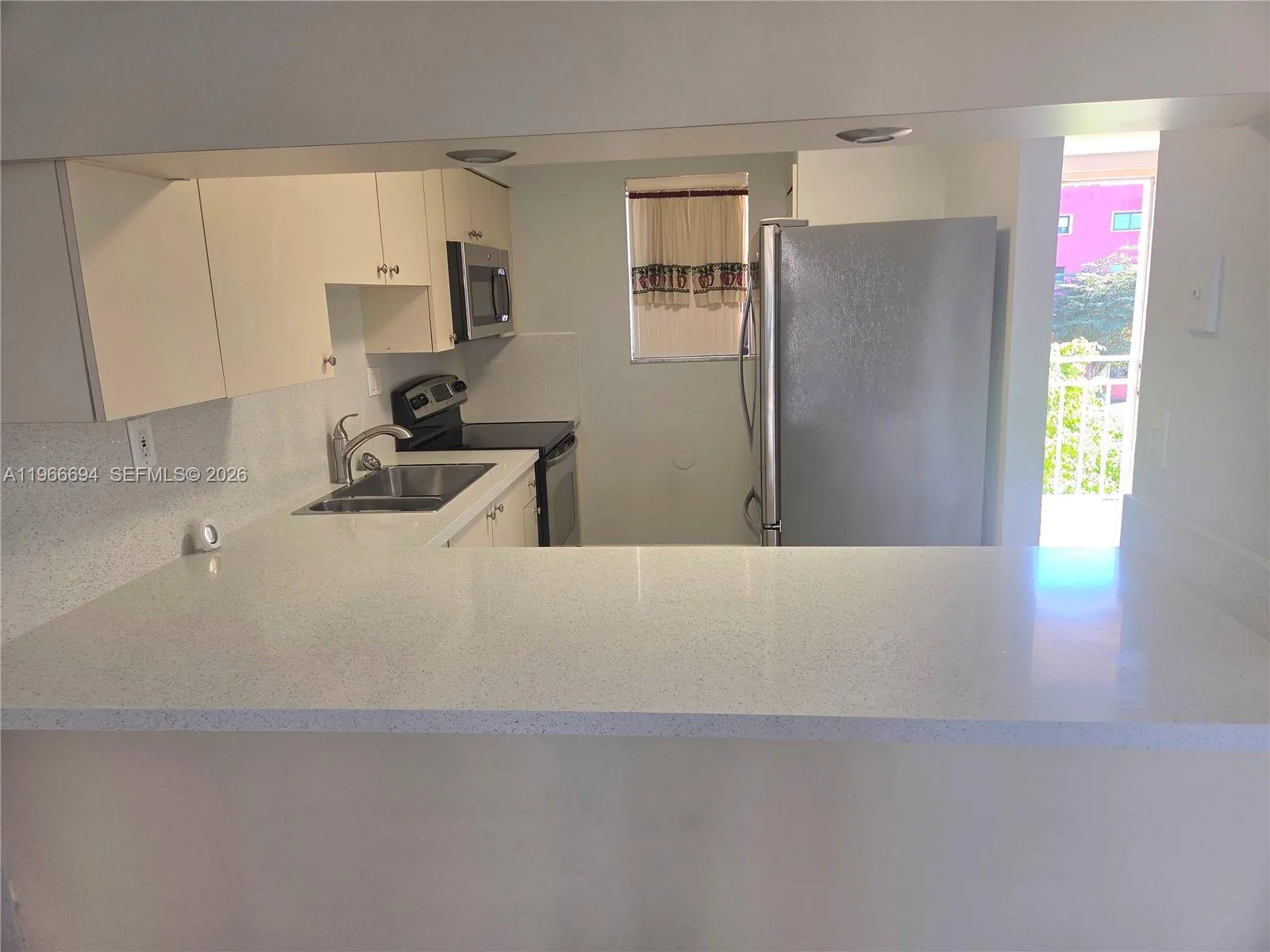 8425 Nw 8th St 304, Miami, Florida 33126, Miami, Florida 33126, 2 Bedrooms Bedrooms, ,2 BathroomsBathrooms,Residential Lease,For Rent,8425 Nw 8th St 304, Miami, Florida 33126,A11966694