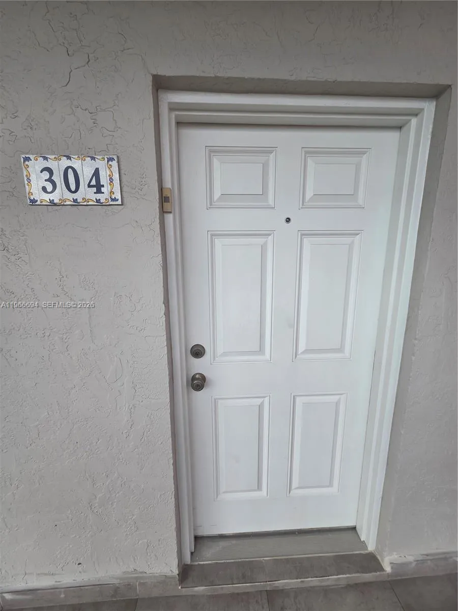 8425 Nw 8th St 304, Miami, Florida 33126, Miami, Florida 33126, 2 Bedrooms Bedrooms, ,2 BathroomsBathrooms,Residential Lease,For Rent,8425 Nw 8th St 304, Miami, Florida 33126,A11966694