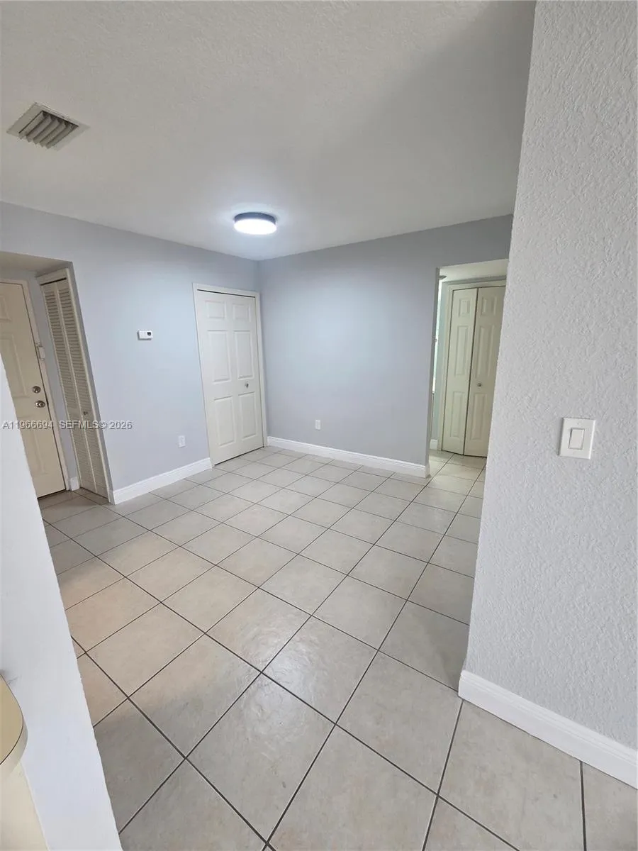 8425 Nw 8th St 304, Miami, Florida 33126, Miami, Florida 33126, 2 Bedrooms Bedrooms, ,2 BathroomsBathrooms,Residential Lease,For Rent,8425 Nw 8th St 304, Miami, Florida 33126,A11966694