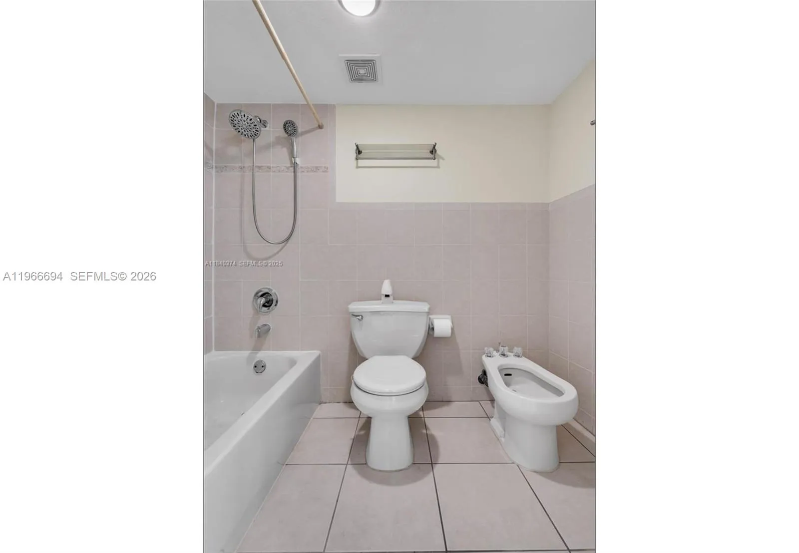 8425 Nw 8th St 304, Miami, Florida 33126, Miami, Florida 33126, 2 Bedrooms Bedrooms, ,2 BathroomsBathrooms,Residential Lease,For Rent,8425 Nw 8th St 304, Miami, Florida 33126,A11966694
