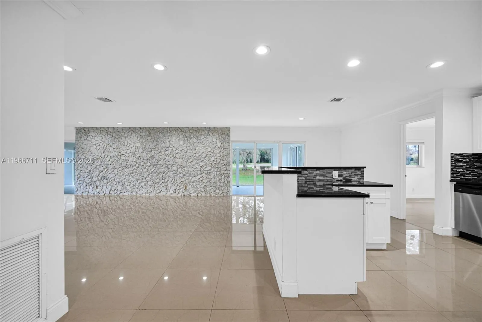 820 E Cypress Ln V-38, Pompano Beach, Florida 3306, Pompano Beach, Florida 33069, 3 Bedrooms Bedrooms, ,3 BathroomsBathrooms,Residential,For Sale,820 E Cypress Ln V-38, Pompano Beach, Florida 3306,A11966711