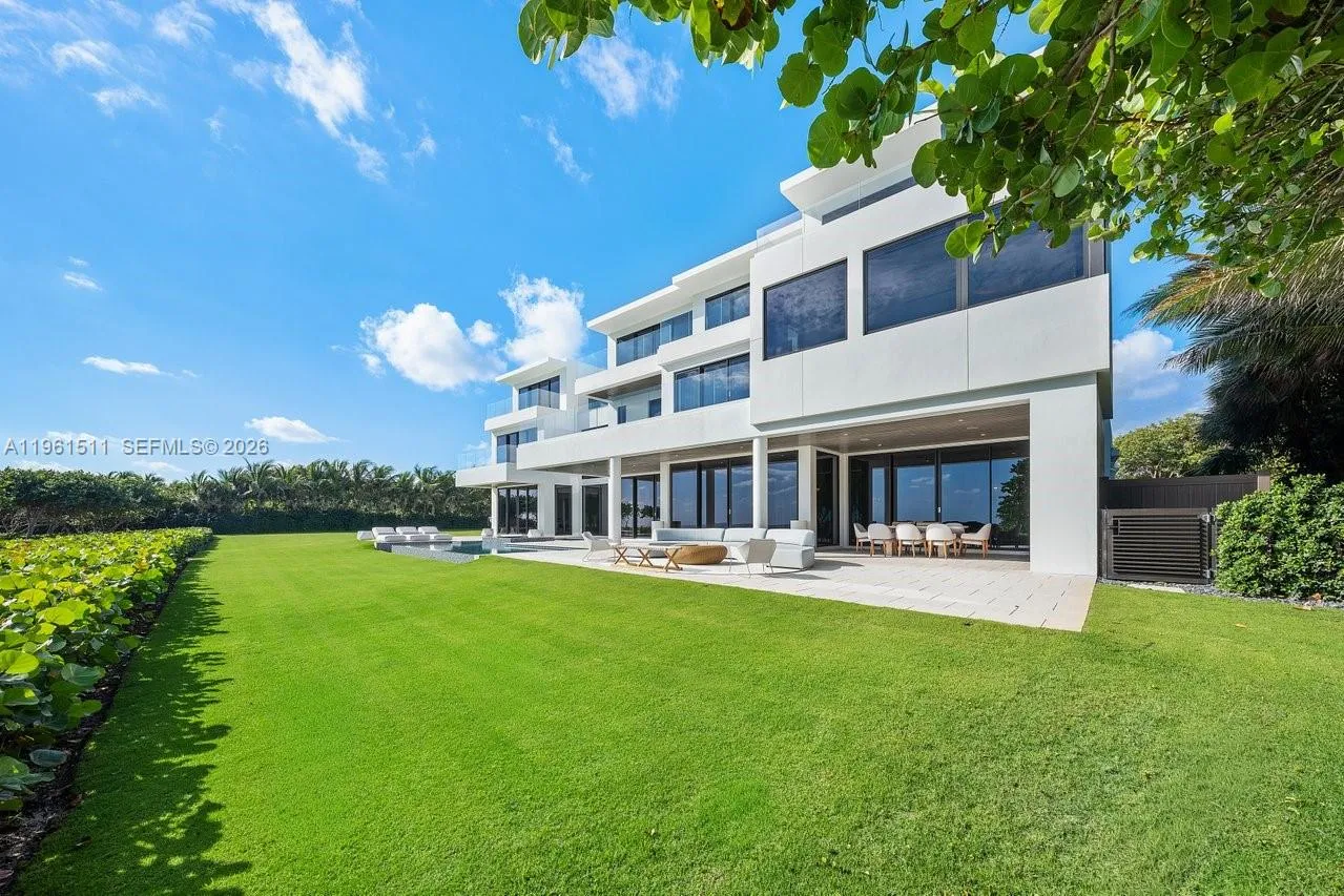 1107 Hillsboro Mile, Hillsboro Beach, Florida 3306, Hillsboro Beach, Florida 33062, 7 Bedrooms Bedrooms, ,8 BathroomsBathrooms,Residential,For Sale,1107 Hillsboro Mile, Hillsboro Beach, Florida 3306,A11961511