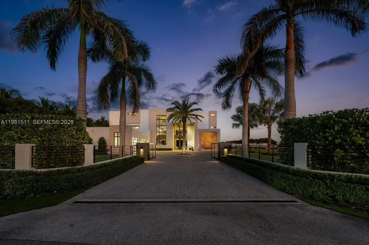1107 Hillsboro Mile, Hillsboro Beach, Florida 3306, Hillsboro Beach, Florida 33062, 7 Bedrooms Bedrooms, ,8 BathroomsBathrooms,Residential,For Sale,1107 Hillsboro Mile, Hillsboro Beach, Florida 3306,A11961511