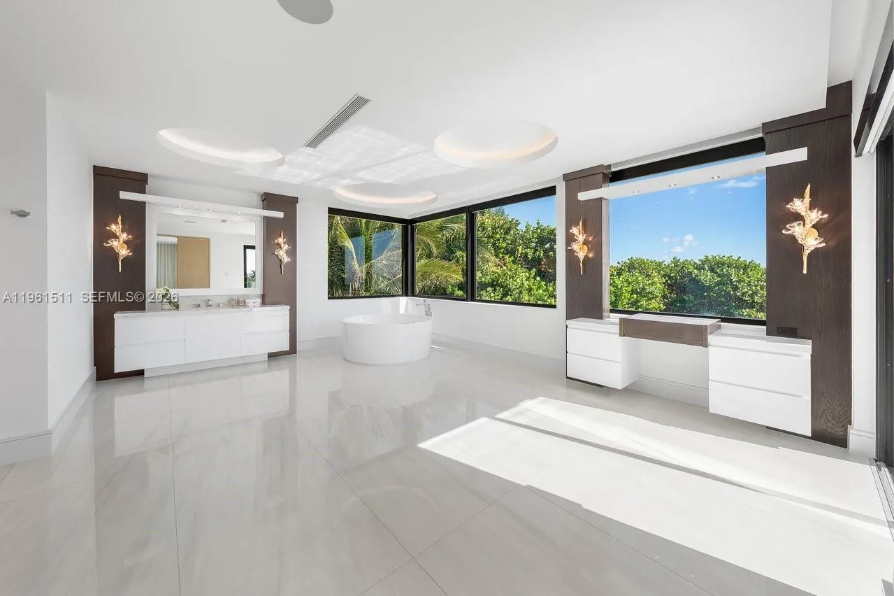 1107 Hillsboro Mile, Hillsboro Beach, Florida 3306, Hillsboro Beach, Florida 33062, 7 Bedrooms Bedrooms, ,8 BathroomsBathrooms,Residential,For Sale,1107 Hillsboro Mile, Hillsboro Beach, Florida 3306,A11961511