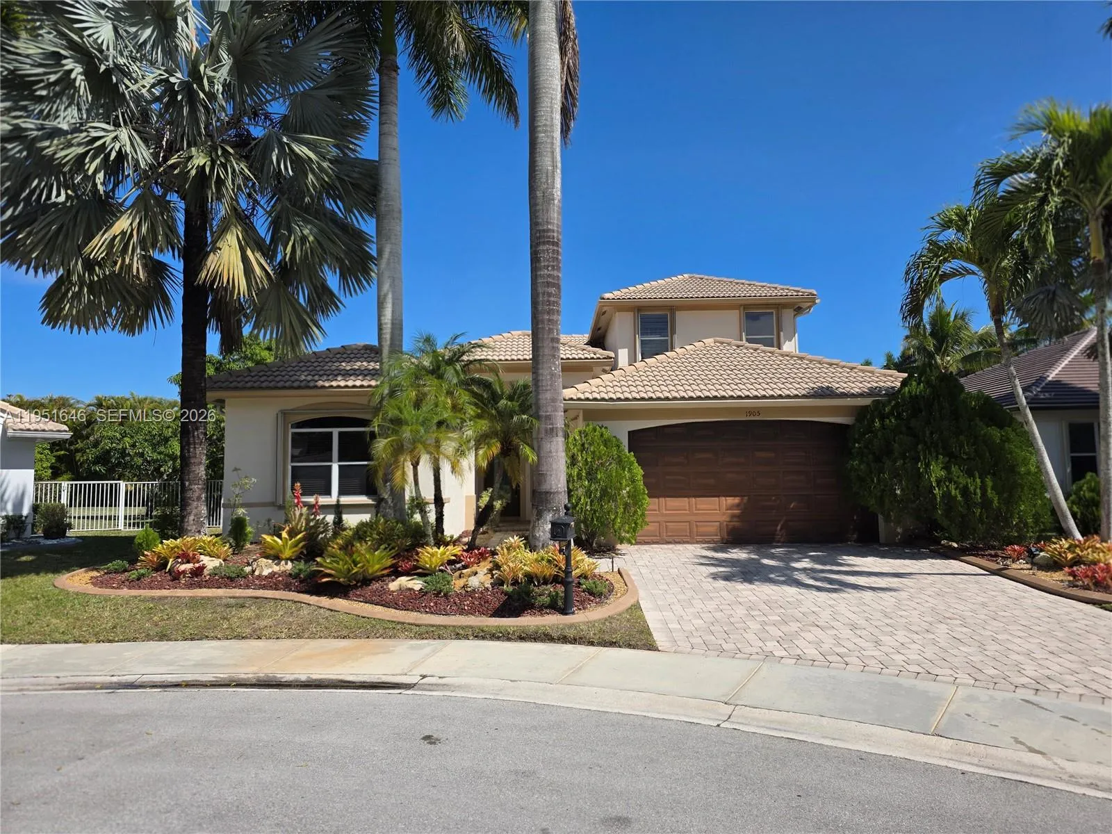 1905 Harbor View Cir, Weston, Florida 33327, Weston, Florida 33327, 6 Bedrooms Bedrooms, ,4 BathroomsBathrooms,Residential,For Sale,1905 Harbor View Cir, Weston, Florida 33327,A11951646
