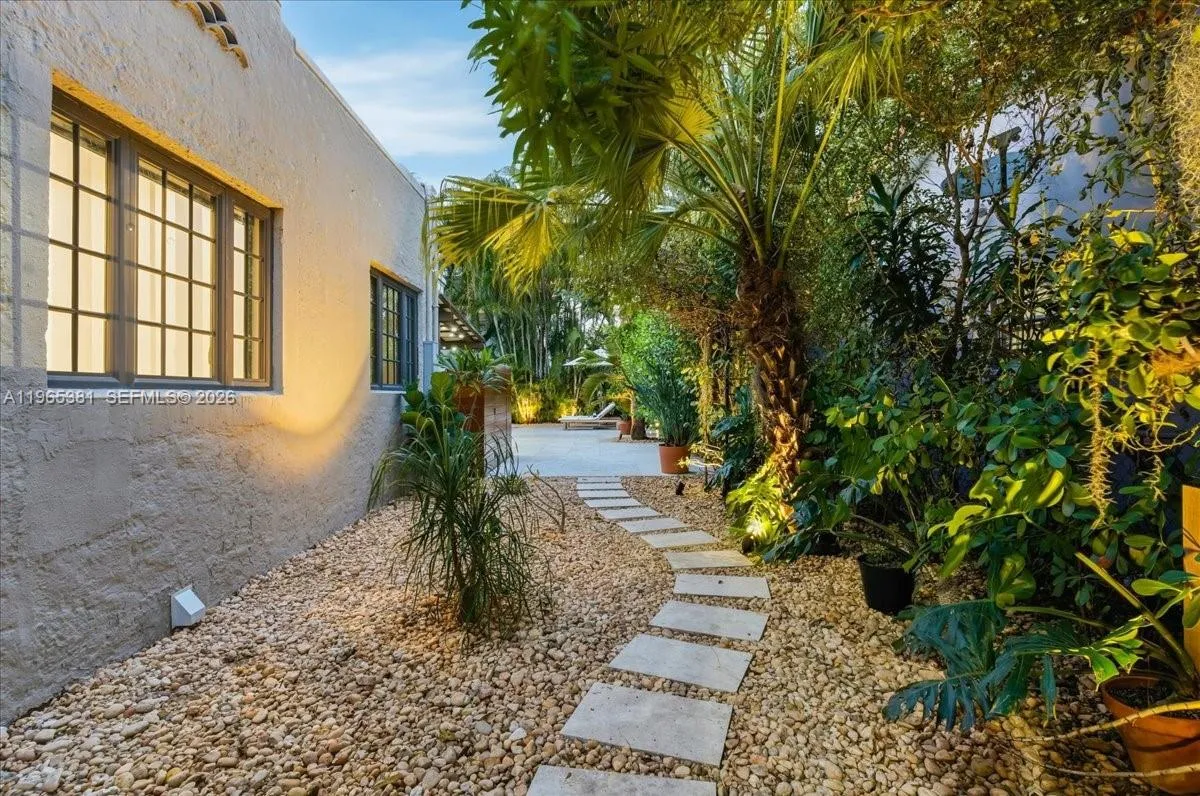 1737 Sw 10th St, Miami, Florida 33135, Miami, Florida 33135, 3 Bedrooms Bedrooms, ,2 BathroomsBathrooms,Residential,For Sale,1737 Sw 10th St, Miami, Florida 33135,A11965381