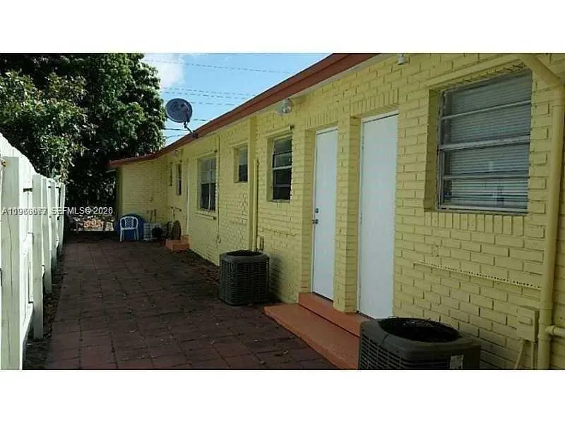 1013 Foster Rd 1, Hallandale Beach, Florida 33009, Hallandale Beach, Florida 33009, 2 Bedrooms Bedrooms, ,1 BathroomBathrooms,Residential Lease,For Rent,1013 Foster Rd 1, Hallandale Beach, Florida 33009,A11966677