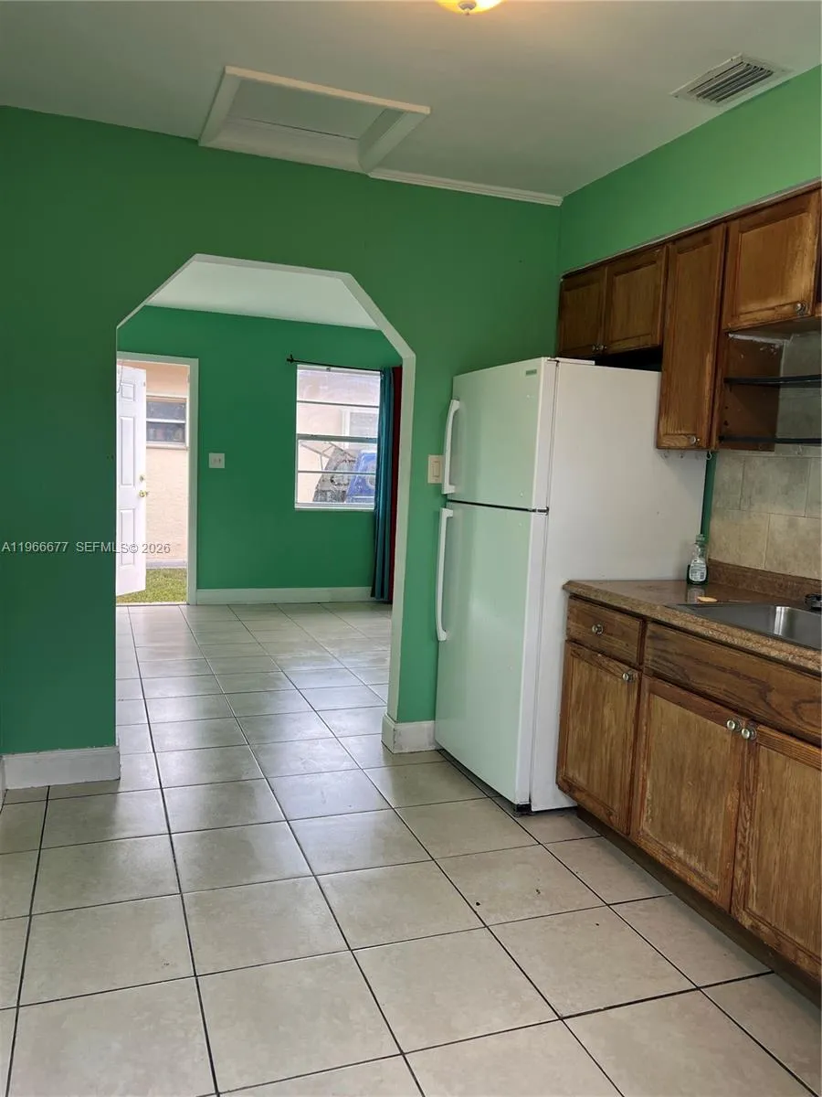 1013 Foster Rd 1, Hallandale Beach, Florida 33009, Hallandale Beach, Florida 33009, 2 Bedrooms Bedrooms, ,1 BathroomBathrooms,Residential Lease,For Rent,1013 Foster Rd 1, Hallandale Beach, Florida 33009,A11966677