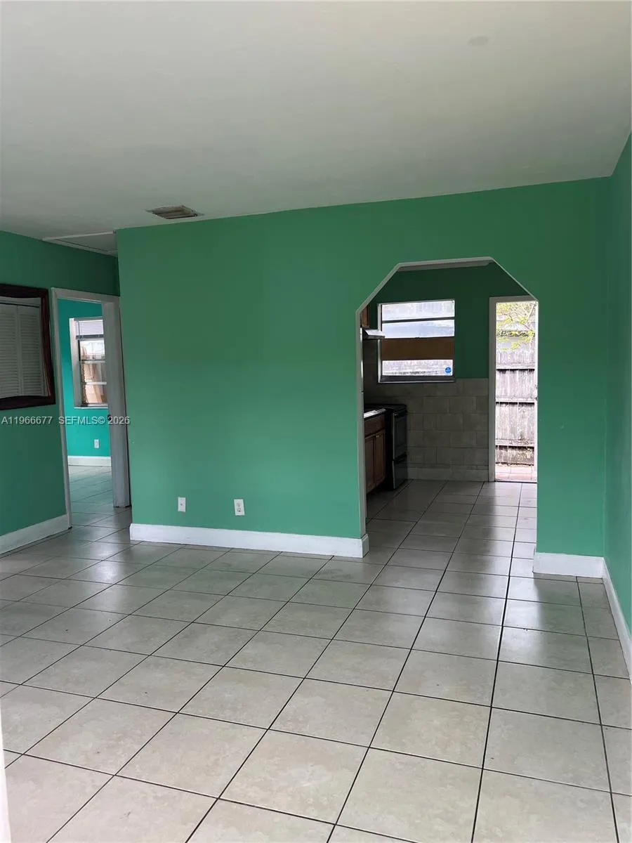 1013 Foster Rd 1, Hallandale Beach, Florida 33009, Hallandale Beach, Florida 33009, 2 Bedrooms Bedrooms, ,1 BathroomBathrooms,Residential Lease,For Rent,1013 Foster Rd 1, Hallandale Beach, Florida 33009,A11966677