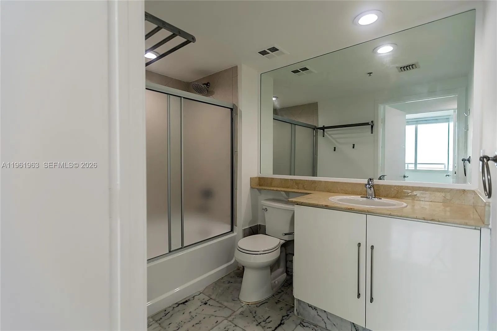 335 S Biscayne Bl 3210, Miami, Florida 33131, Miami, Florida 33131, 1 Bedroom Bedrooms, ,1 BathroomBathrooms,Residential Lease,For Rent,335 S Biscayne Bl 3210, Miami, Florida 33131,A11961963