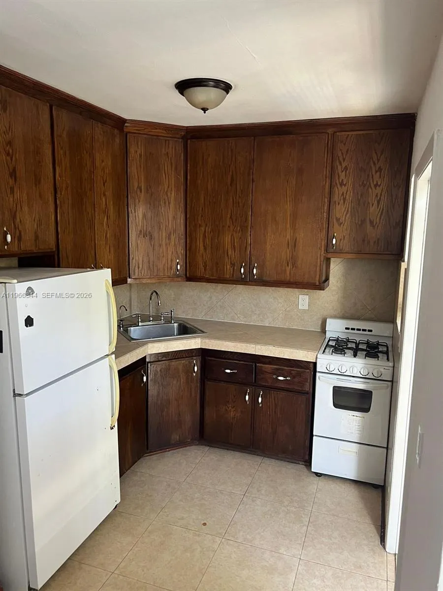 Miami Beach, Florida 33139, 2 Bedrooms Bedrooms, ,1 BathroomBathrooms,Residential Lease,For Rent,A11966844 Miami Beach, Florida 33139, 2 Bedrooms Bedrooms, ,1 BathroomBathrooms,Residential Lease,For Rent,A11966844