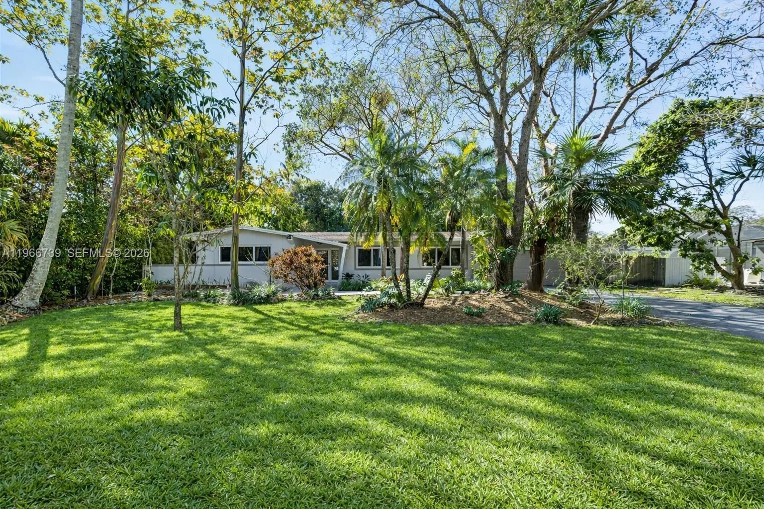 8260 Sw 133 St, Pinecrest, Florida 33156, Pinecrest, Florida 33156, 3 Bedrooms Bedrooms, ,2 BathroomsBathrooms,Residential Lease,For Rent,8260 Sw 133 St, Pinecrest, Florida 33156,A11966739
