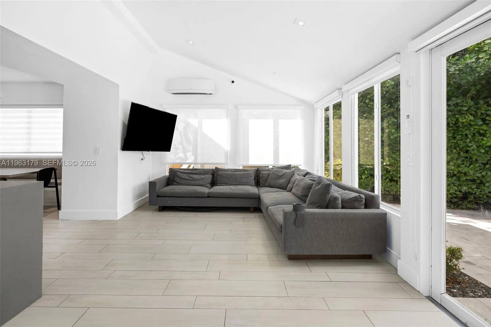 1961 S Oak Haven Cir, Miami, Florida 33179, Miami, Florida 33179, 5 Bedrooms Bedrooms, ,4 BathroomsBathrooms,Residential,For Sale,1961 S Oak Haven Cir, Miami, Florida 33179,A11963179