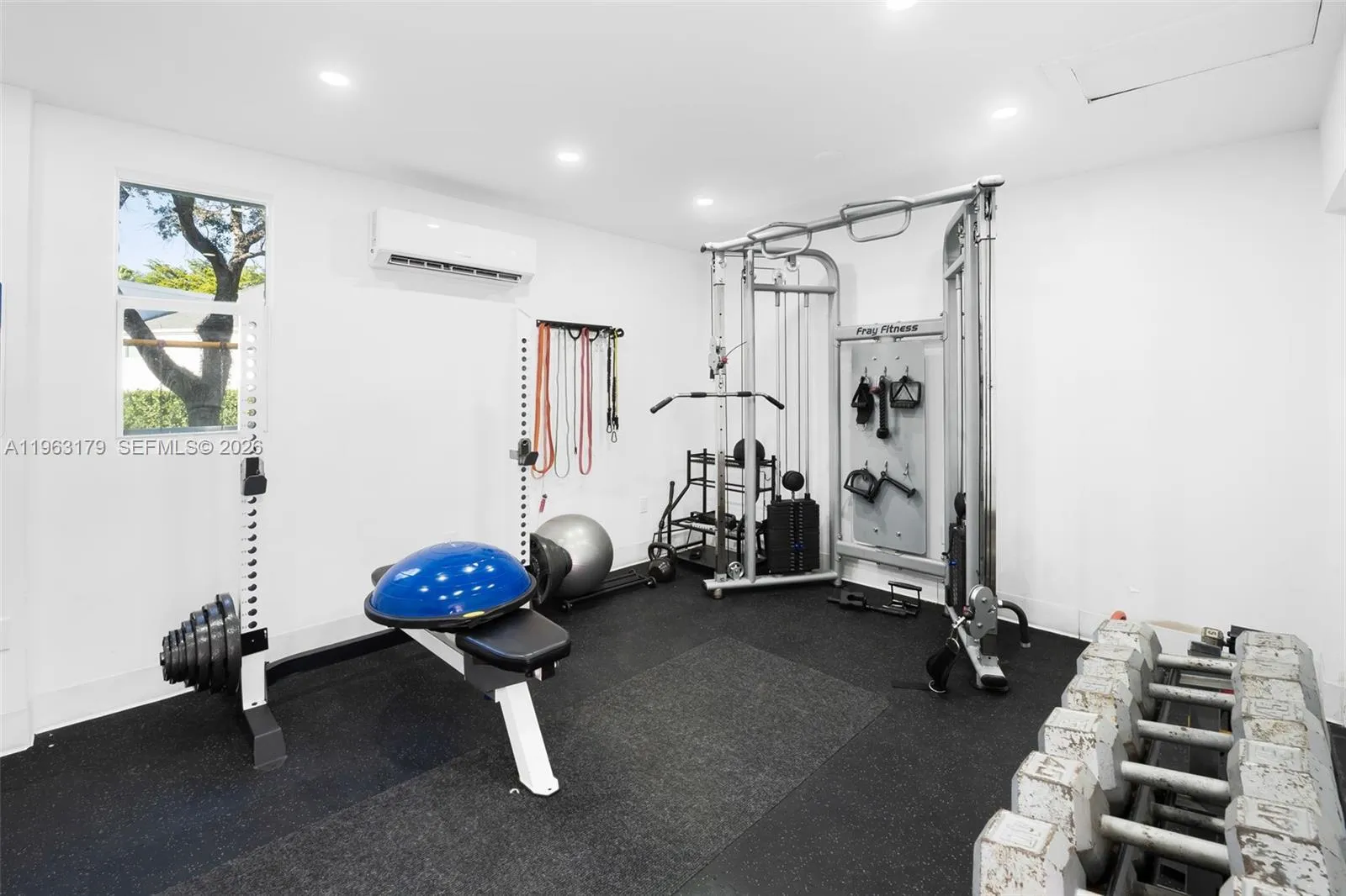 1961 S Oak Haven Cir, Miami, Florida 33179, Miami, Florida 33179, 5 Bedrooms Bedrooms, ,4 BathroomsBathrooms,Residential,For Sale,1961 S Oak Haven Cir, Miami, Florida 33179,A11963179