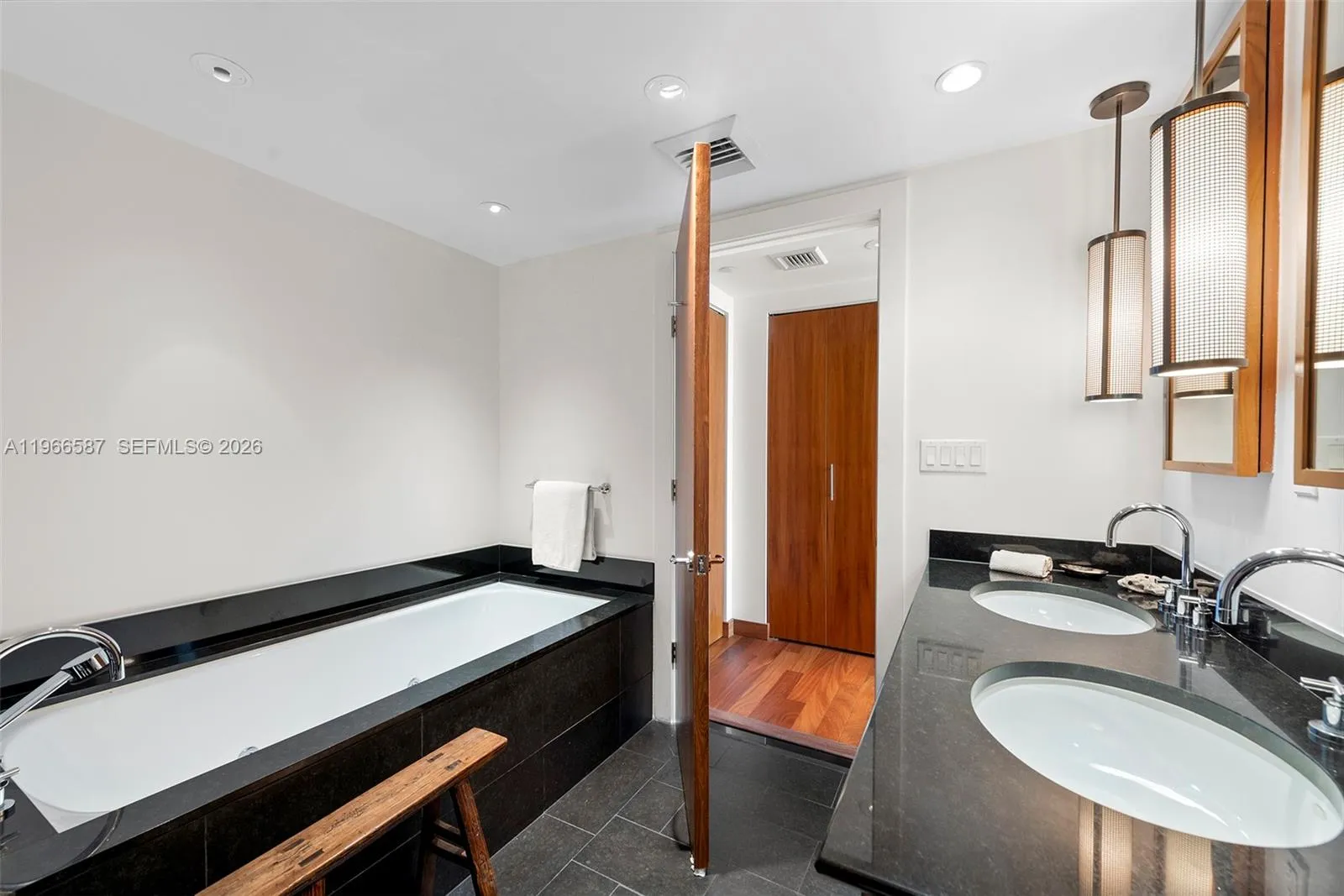 101 20th St 3105, Miami Beach, Florida 33139, Miami Beach, Florida 33139, 1 Bedroom Bedrooms, ,1 BathroomBathrooms,Residential,For Sale,101 20th St 3105, Miami Beach, Florida 33139,A11966587