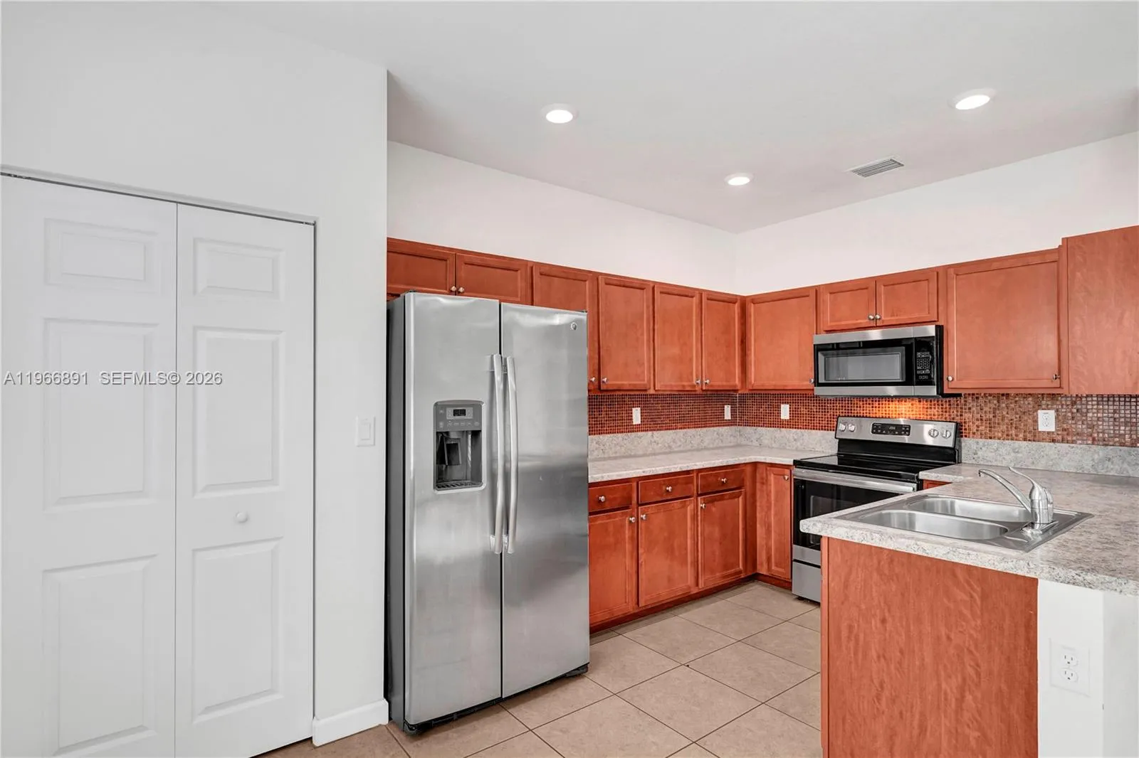 9334 W 33 Way 9334, Hialeah, Florida 33018, Hialeah, Florida 33018, 4 Bedrooms Bedrooms, ,2 BathroomsBathrooms,Residential Lease,For Rent,9334 W 33 Way 9334, Hialeah, Florida 33018,A11966891