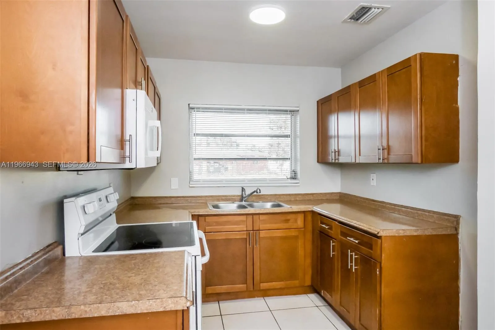 3010 Nw 187th St, Miami Gardens, Florida 33056, Miami Gardens, Florida 33056, 3 Bedrooms Bedrooms, ,2 BathroomsBathrooms,Residential Lease,For Rent,3010 Nw 187th St, Miami Gardens, Florida 33056,A11966943