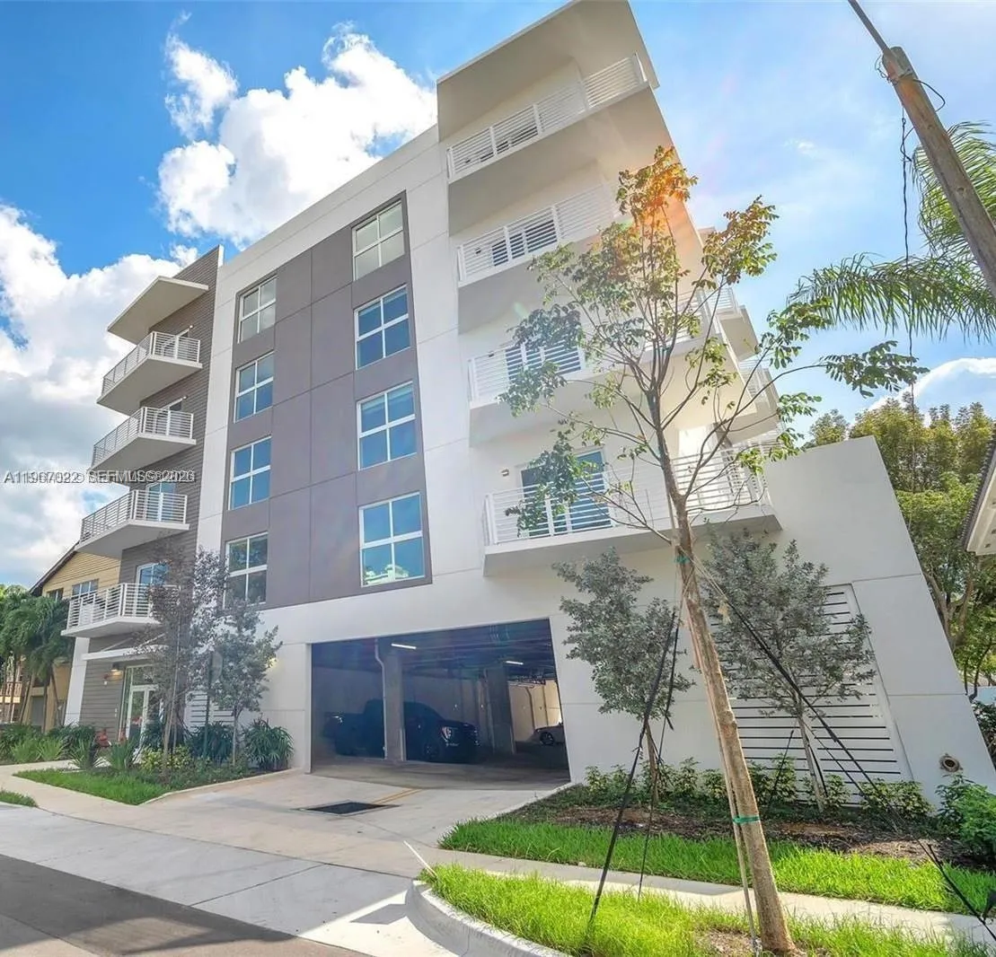 1938 Jackson St 202, Hollywood, Florida 33020, Hollywood, Florida 33020, 2 Bedrooms Bedrooms, ,2 BathroomsBathrooms,Residential,For Sale,1938 Jackson St 202, Hollywood, Florida 33020,A11967022