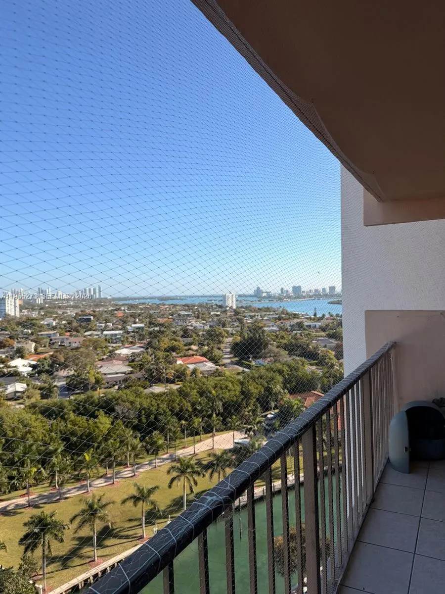 Miami, Florida 33181, 2 Bedrooms Bedrooms, ,3 BathroomsBathrooms,Residential,For Sale,A11965273