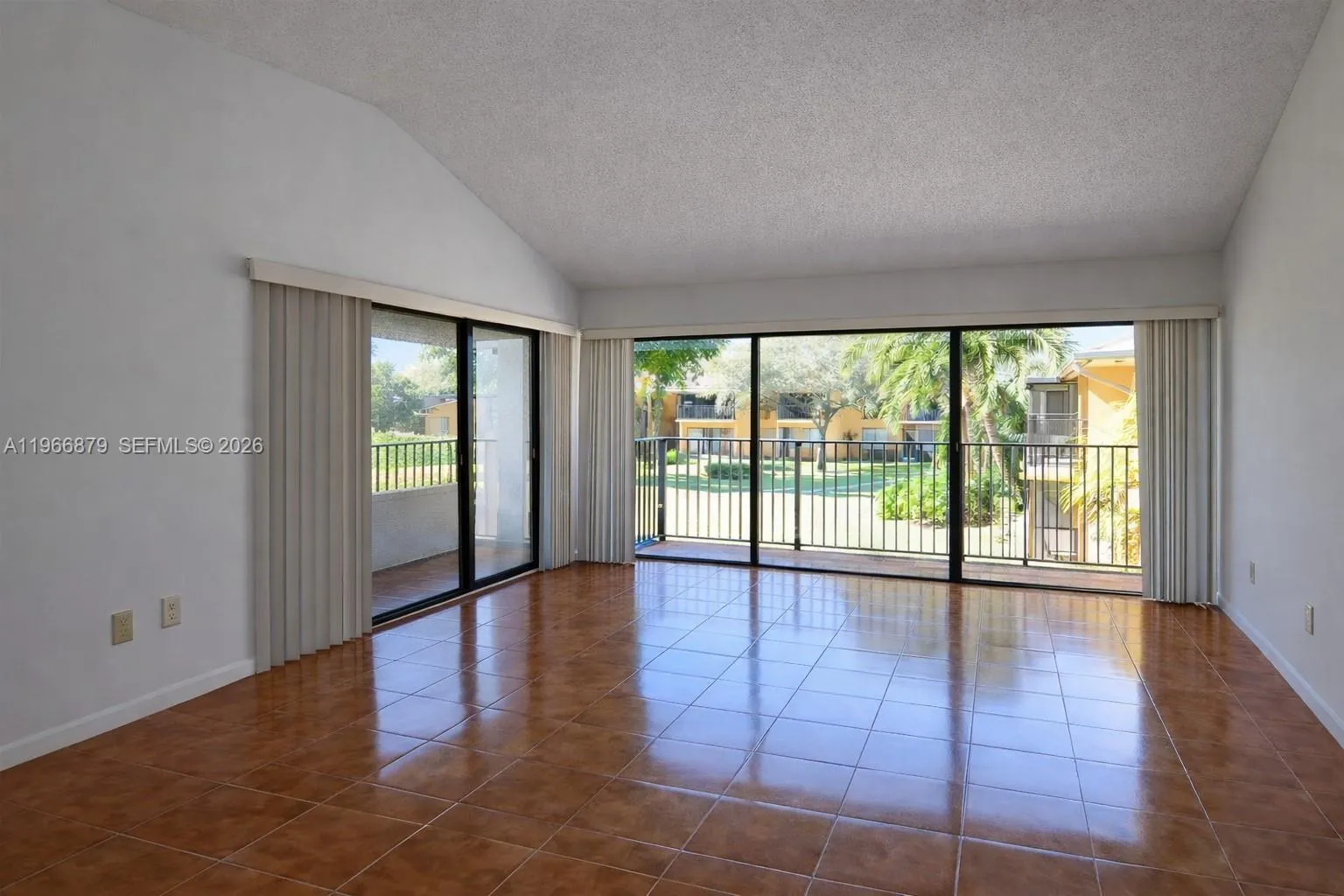 5821 Washington St 32, Hollywood, Florida 33023, Hollywood, Florida 33023, 2 Bedrooms Bedrooms, ,2 BathroomsBathrooms,Residential,For Sale,5821 Washington St 32, Hollywood, Florida 33023,A11966879