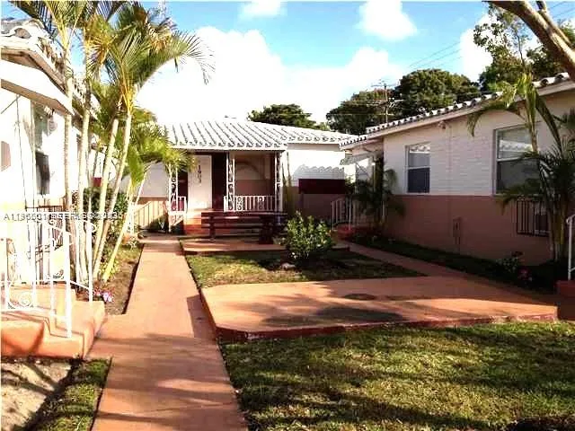 1903 Thomas St 8, Hollywood, Florida 33020, Hollywood, Florida 33020, 2 Bedrooms Bedrooms, ,2 BathroomsBathrooms,Residential Lease,For Rent,1903 Thomas St 8, Hollywood, Florida 33020,A11966011