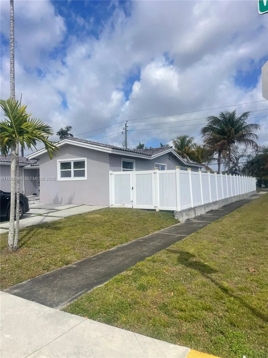 4801 W Park Rd, Hollywood, Florida 33021, Hollywood, Florida 33021, 3 Bedrooms Bedrooms, ,2 BathroomsBathrooms,Residential Lease,For Rent,4801 W Park Rd, Hollywood, Florida 33021,A11967039