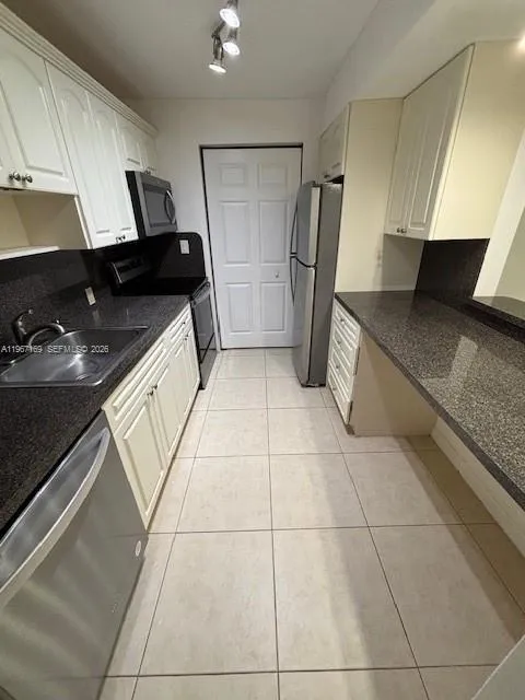 230 Lakeview Dr 107, Weston, Florida 33326, Weston, Florida 33326, 2 Bedrooms Bedrooms, ,2 BathroomsBathrooms,Residential Lease,For Rent,230 Lakeview Dr 107, Weston, Florida 33326,A11967169