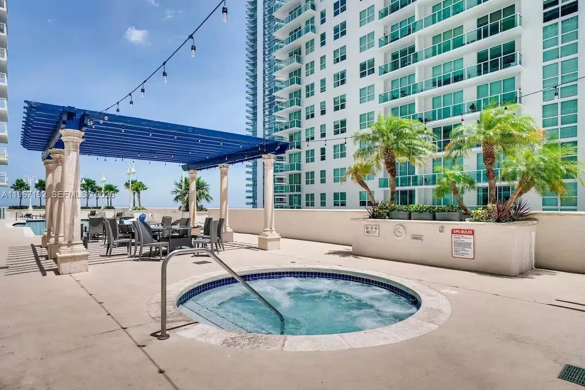 1200 Brickell Bay Dr 3923, Miami, Florida 33131, Miami, Florida 33131, 2 Bedrooms Bedrooms, ,2 BathroomsBathrooms,Residential,For Sale,1200 Brickell Bay Dr 3923, Miami, Florida 33131,A11967192