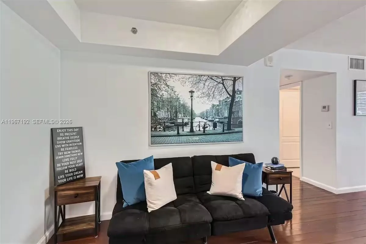 1200 Brickell Bay Dr 3923, Miami, Florida 33131, Miami, Florida 33131, 2 Bedrooms Bedrooms, ,2 BathroomsBathrooms,Residential,For Sale,1200 Brickell Bay Dr 3923, Miami, Florida 33131,A11967192