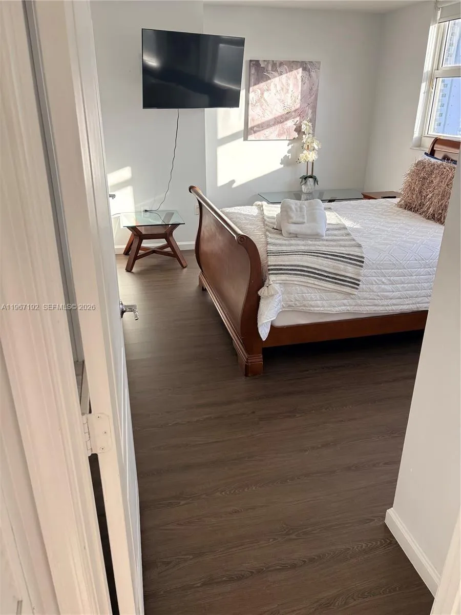 1200 Brickell Bay Dr 3923, Miami, Florida 33131, Miami, Florida 33131, 2 Bedrooms Bedrooms, ,2 BathroomsBathrooms,Residential,For Sale,1200 Brickell Bay Dr 3923, Miami, Florida 33131,A11967192