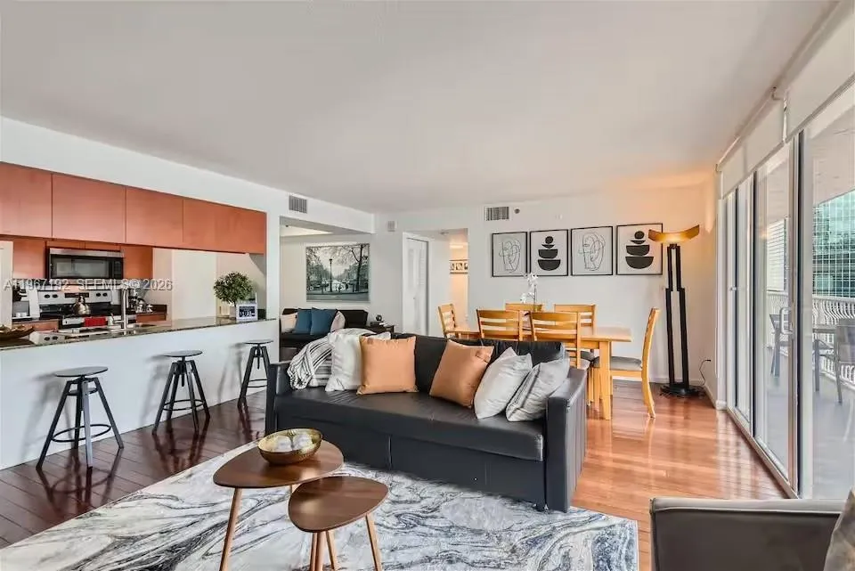 1200 Brickell Bay Dr 3923, Miami, Florida 33131, Miami, Florida 33131, 2 Bedrooms Bedrooms, ,2 BathroomsBathrooms,Residential,For Sale,1200 Brickell Bay Dr 3923, Miami, Florida 33131,A11967192