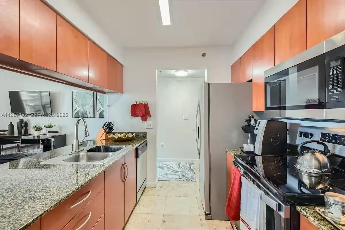 1200 Brickell Bay Dr 3923, Miami, Florida 33131, Miami, Florida 33131, 2 Bedrooms Bedrooms, ,2 BathroomsBathrooms,Residential,For Sale,1200 Brickell Bay Dr 3923, Miami, Florida 33131,A11967192