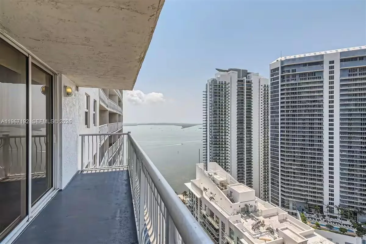 1200 Brickell Bay Dr 3923, Miami, Florida 33131, Miami, Florida 33131, 2 Bedrooms Bedrooms, ,2 BathroomsBathrooms,Residential,For Sale,1200 Brickell Bay Dr 3923, Miami, Florida 33131,A11967192