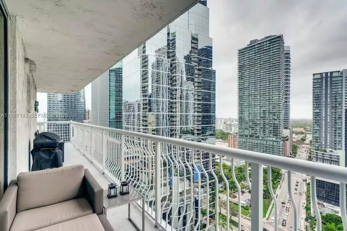 1200 Brickell Bay Dr 3923, Miami, Florida 33131, Miami, Florida 33131, 2 Bedrooms Bedrooms, ,2 BathroomsBathrooms,Residential,For Sale,1200 Brickell Bay Dr 3923, Miami, Florida 33131,A11967192