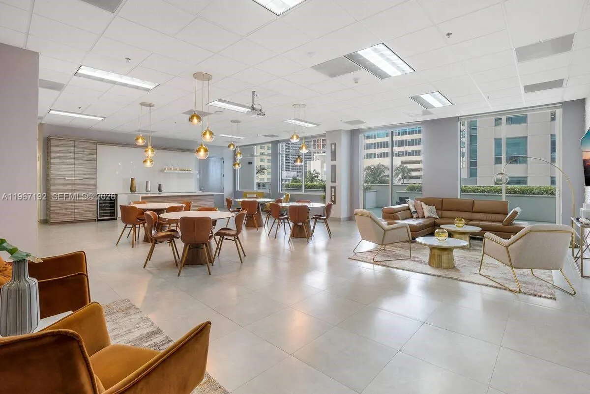 1200 Brickell Bay Dr 3923, Miami, Florida 33131, Miami, Florida 33131, 2 Bedrooms Bedrooms, ,2 BathroomsBathrooms,Residential,For Sale,1200 Brickell Bay Dr 3923, Miami, Florida 33131,A11967192