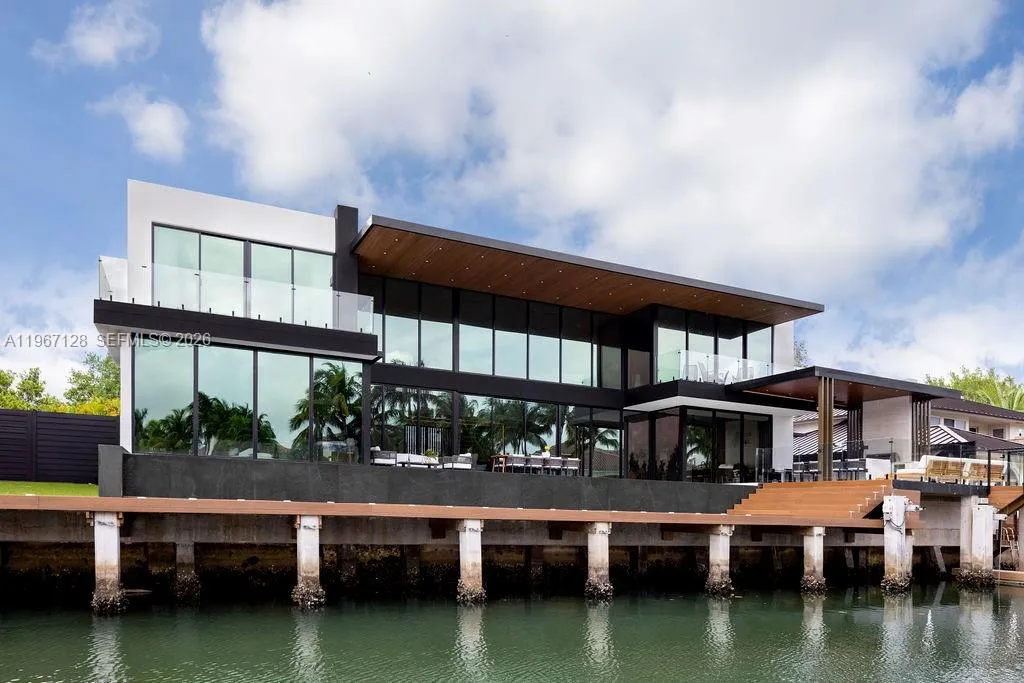 1102 Washington St, Hallandale Beach, Florida 3301, Hallandale Beach, Florida 33019, 6 Bedrooms Bedrooms, ,5 BathroomsBathrooms,Residential Lease,For Rent,1102 Washington St, Hallandale Beach, Florida 3301,A11967128