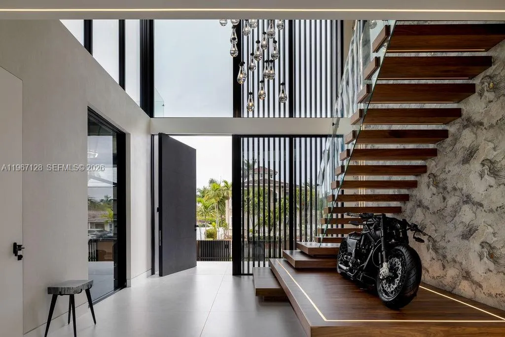 1102 Washington St, Hallandale Beach, Florida 3301, Hallandale Beach, Florida 33019, 6 Bedrooms Bedrooms, ,5 BathroomsBathrooms,Residential Lease,For Rent,1102 Washington St, Hallandale Beach, Florida 3301,A11967128