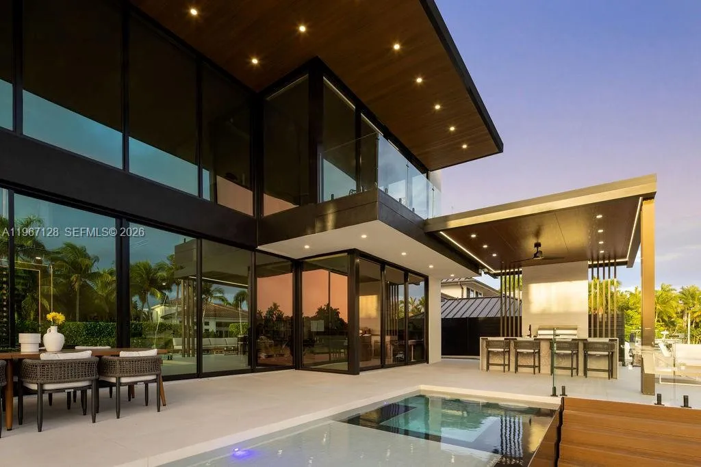 1102 Washington St, Hallandale Beach, Florida 3301, Hallandale Beach, Florida 33019, 6 Bedrooms Bedrooms, ,5 BathroomsBathrooms,Residential Lease,For Rent,1102 Washington St, Hallandale Beach, Florida 3301,A11967128