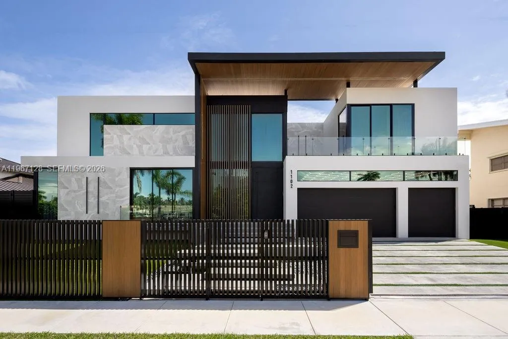 1102 Washington St, Hallandale Beach, Florida 3301, Hallandale Beach, Florida 33019, 6 Bedrooms Bedrooms, ,5 BathroomsBathrooms,Residential Lease,For Rent,1102 Washington St, Hallandale Beach, Florida 3301,A11967128